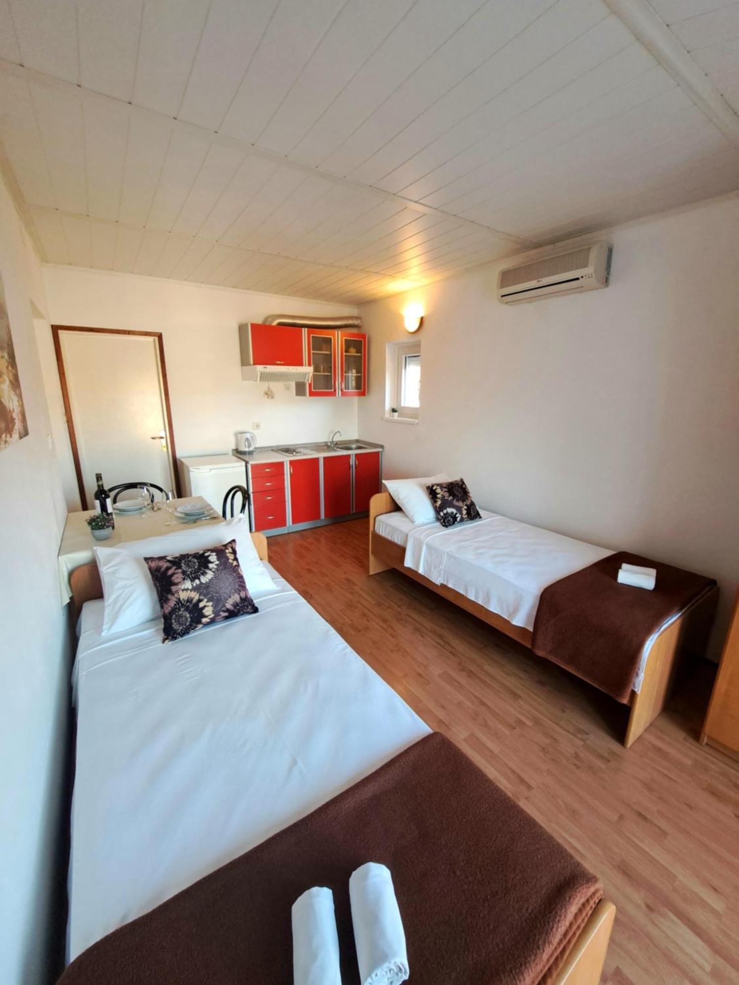 Maruna Apartment *
